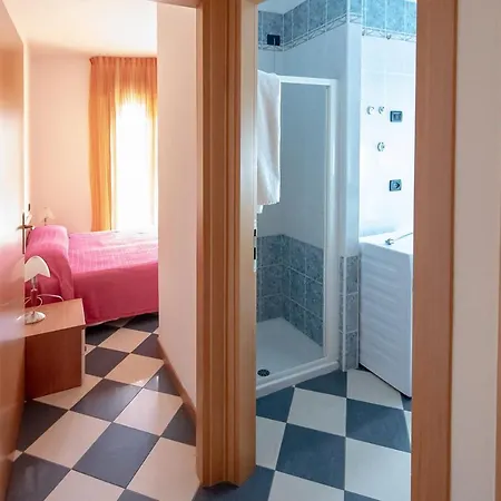 Milan 4* 罗索利纳马雷